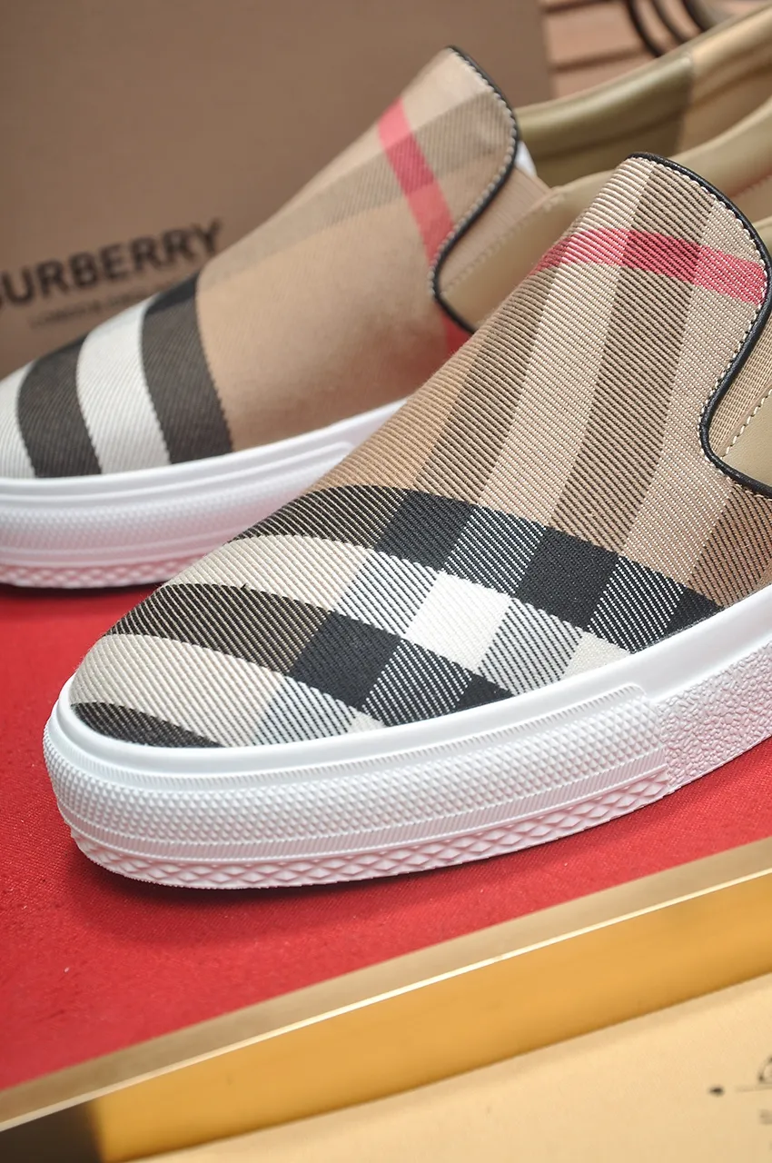 Men's shoes💰480💶[Burberry] (cowhide lining) classic low-top sneakers｜Imported cowhide with classic plaid fabric｜Cow leather lining｜Original outsole｜Fine workmanship and comfortable to wear Size: 38-44 (customized at 45)